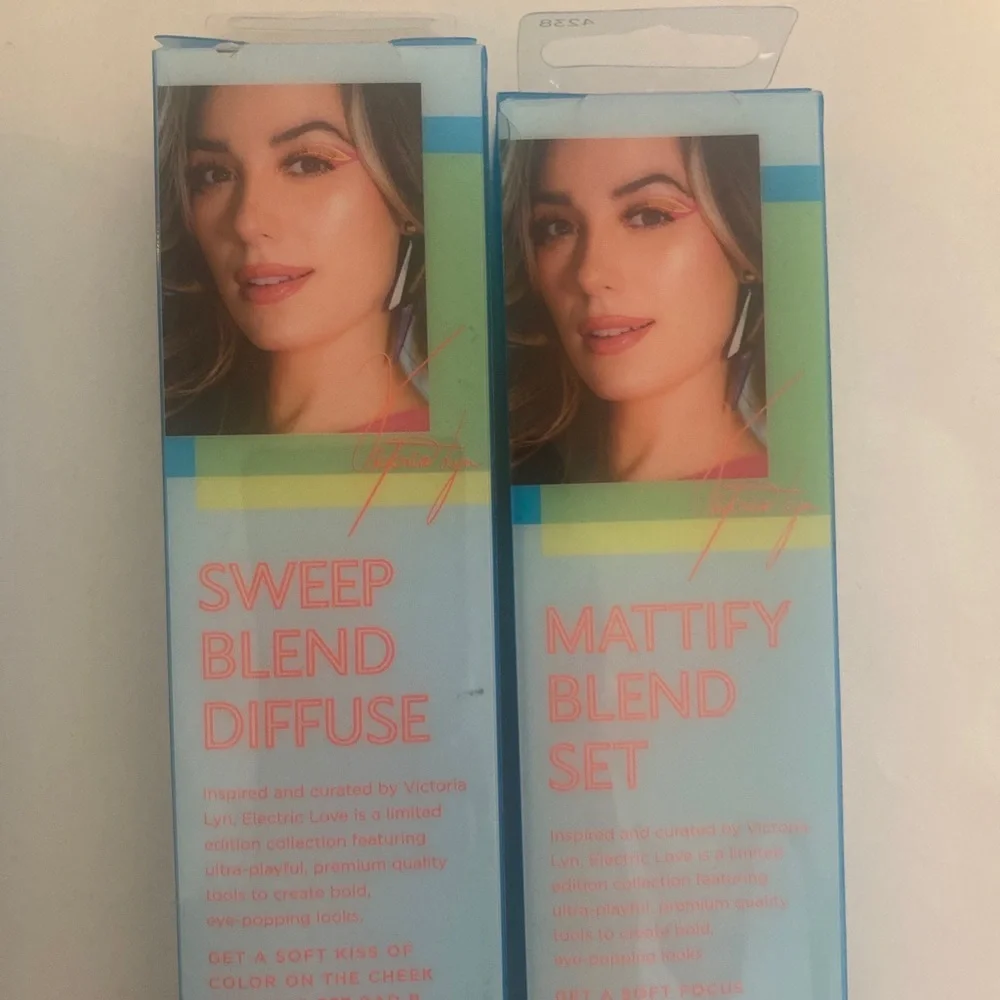 REAL TECHNIQUES Electric Love 7p Brush Set NIB $50